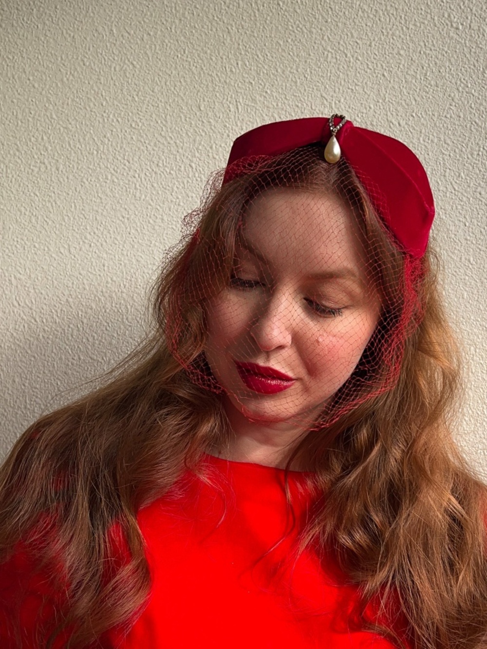 Vintage 1950s Red Velvet Headband With Tear-Drop Pearl and Netting - Picture 2 of 7